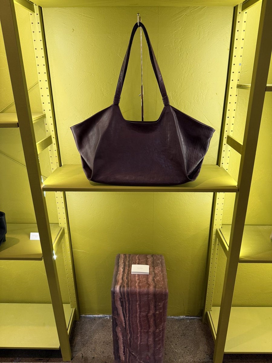SkrticX's tweet image. Stopped by 78th Street Studios and met Courtney Phillips of Harkin Studio. She crafts stunning small-batch leather goods with care for sustainability, and design. A true Cleveland talent making world-class work in Gordon Square. Check out her work: harkinstudio.com