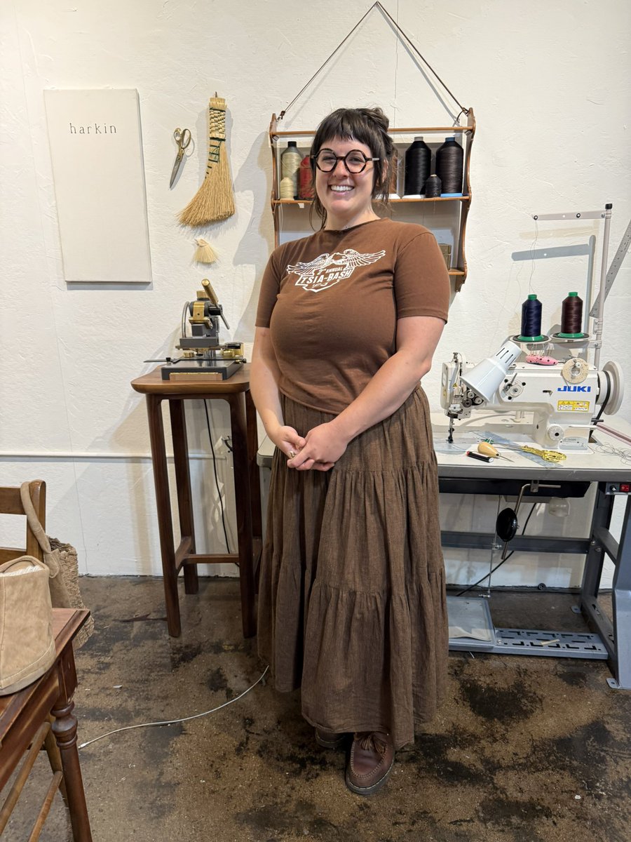 SkrticX's tweet image. Stopped by 78th Street Studios and met Courtney Phillips of Harkin Studio. She crafts stunning small-batch leather goods with care for sustainability, and design. A true Cleveland talent making world-class work in Gordon Square. Check out her work: harkinstudio.com