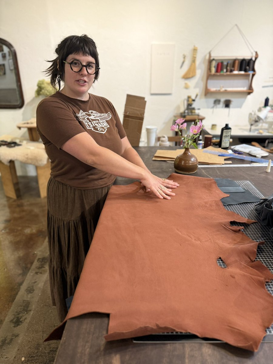 SkrticX's tweet image. Stopped by 78th Street Studios and met Courtney Phillips of Harkin Studio. She crafts stunning small-batch leather goods with care for sustainability, and design. A true Cleveland talent making world-class work in Gordon Square. Check out her work: harkinstudio.com