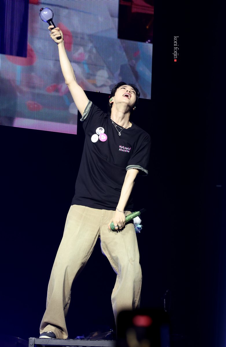 btsforever1207's tweet image. 250723 Dallas day2 HD
์ค๋์ ๋์๊ฒ
#๋ฐฉํ์๋
๋จ์ง #JIN #์ง #Jin_Echo #RUNSEOKJIN_epTOUR_Dallas #RUNSEOKJIN_epTOUR_Dallas_DAY2