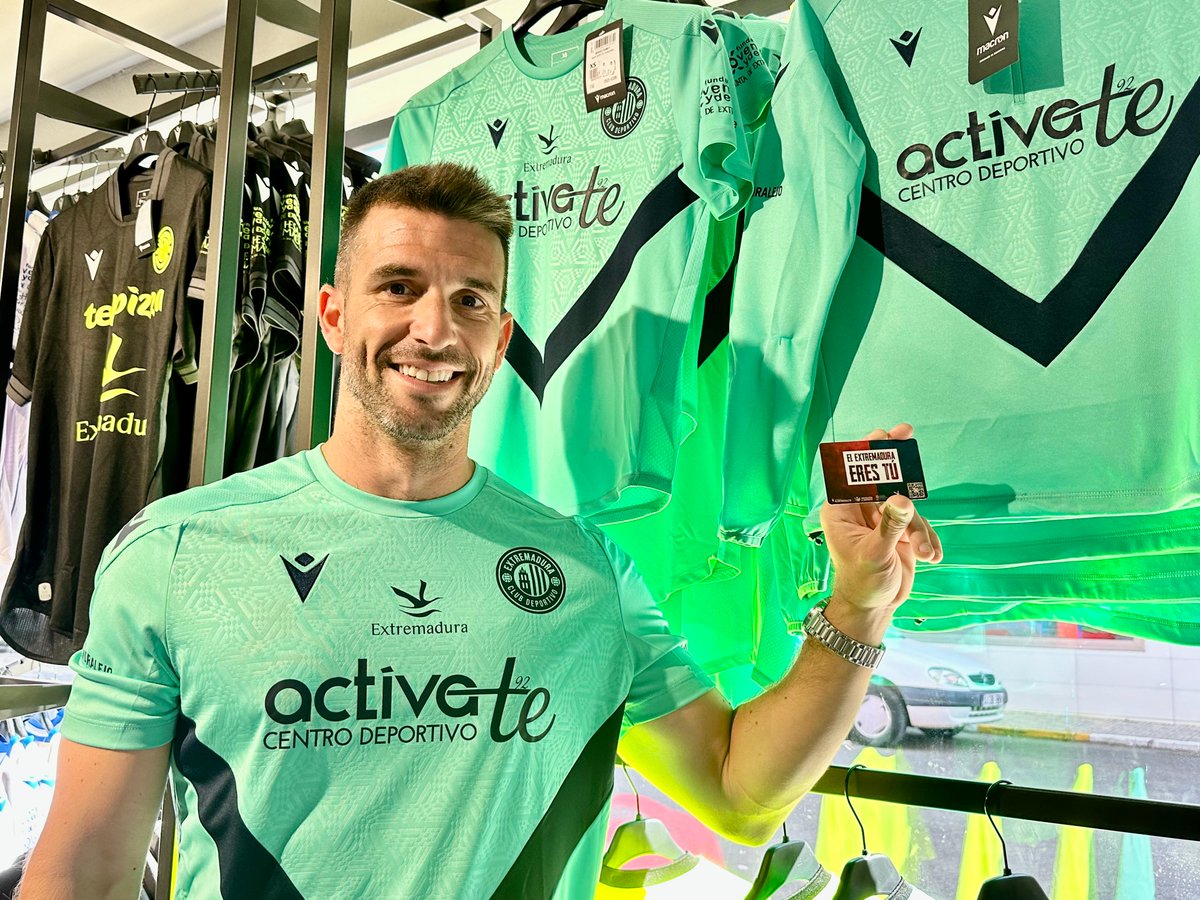 CD EXTREMADURA (@cdext1924) on Twitter photo Pedro Manuel Acevedo, gerente de <a href="/Activate92_/">Centro Deportivo Actívate</a>, ha recogido sus abonos de temporada y se ha pasado por nuestra tienda oficial.
¿Qué os parecen nuestras camisetas pre-partido? ¡A nosotros nos encantan! Y a él también 😏 Pedro Manuel Acevedo, gerente de <a href="/Activate92_/">Centro Deportivo Actívate</a>, ha recogido sus abonos de temporada y se ha pasado por nuestra tienda oficial.
¿Qué os parecen nuestras camisetas pre-partido? ¡A nosotros nos encantan! Y a él también 😏