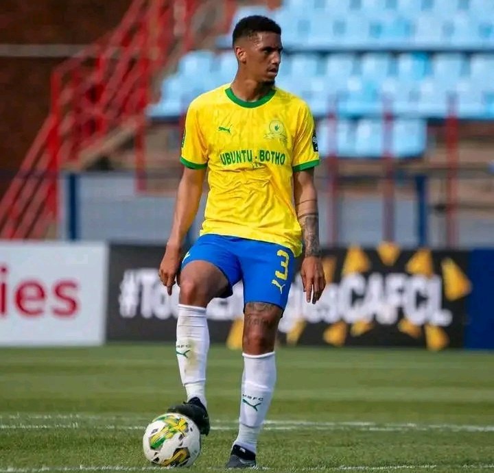 Sema signing za simba ni za kimafia sana imagine unaenda pale sundowns unawapokonya mchezaji na kuterminate mkataba 

Hakuna timu bongo inaweza kufanya umafia kama huu tofauti na Simba 

Crescentius magori shikamoo 🙌🙌