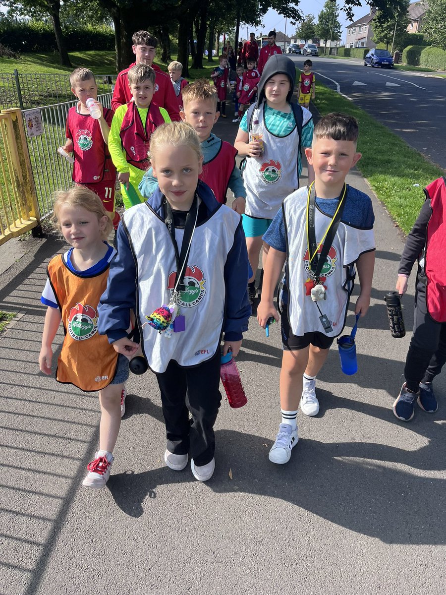 ASFCcommunity's tweet image. ❤️ What a way to finish week one of holiday courses .. a trip to Accrington Stanley open training session!
The ☀️has even made an appearance!