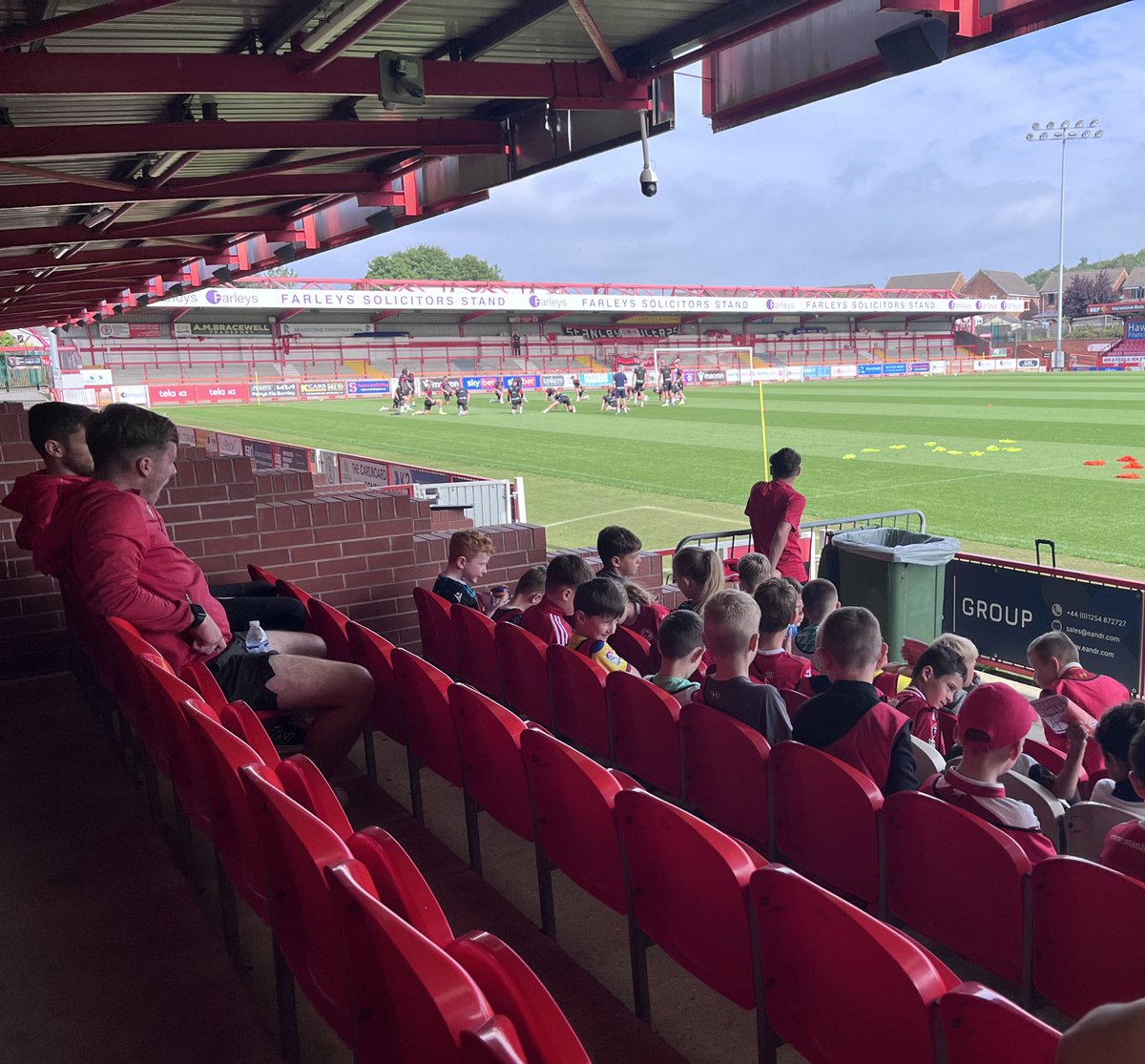 ASFCcommunity's tweet image. ❤️ What a way to finish week one of holiday courses .. a trip to Accrington Stanley open training session!
The ☀️has even made an appearance!