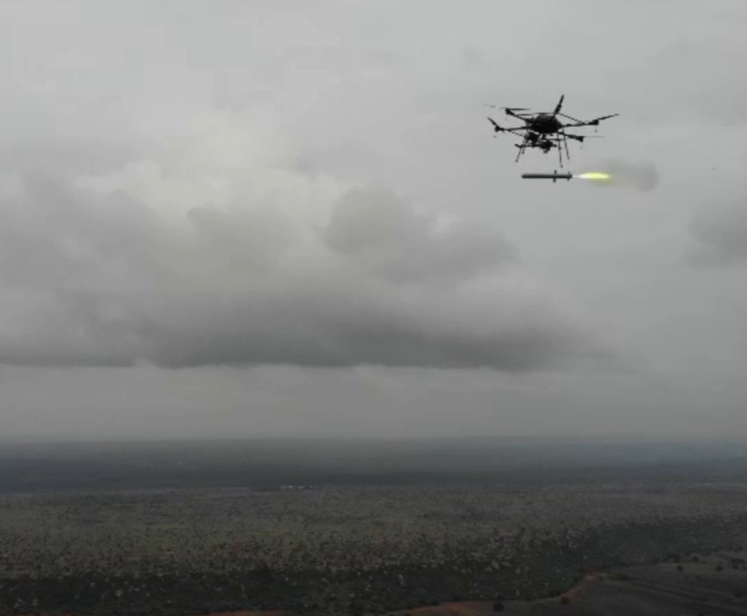 AdityaRajKaul's tweet image. DRDO conducts successful flight-trials of Advanced Unmanned Aerial Vehicle Launched Precision Guided Missile-V3
In a major boost to India’s defence capabilities, Defence Research & Development Organisation (DRDO) has successfully carried out flight-trials of Unmanned Aerial…