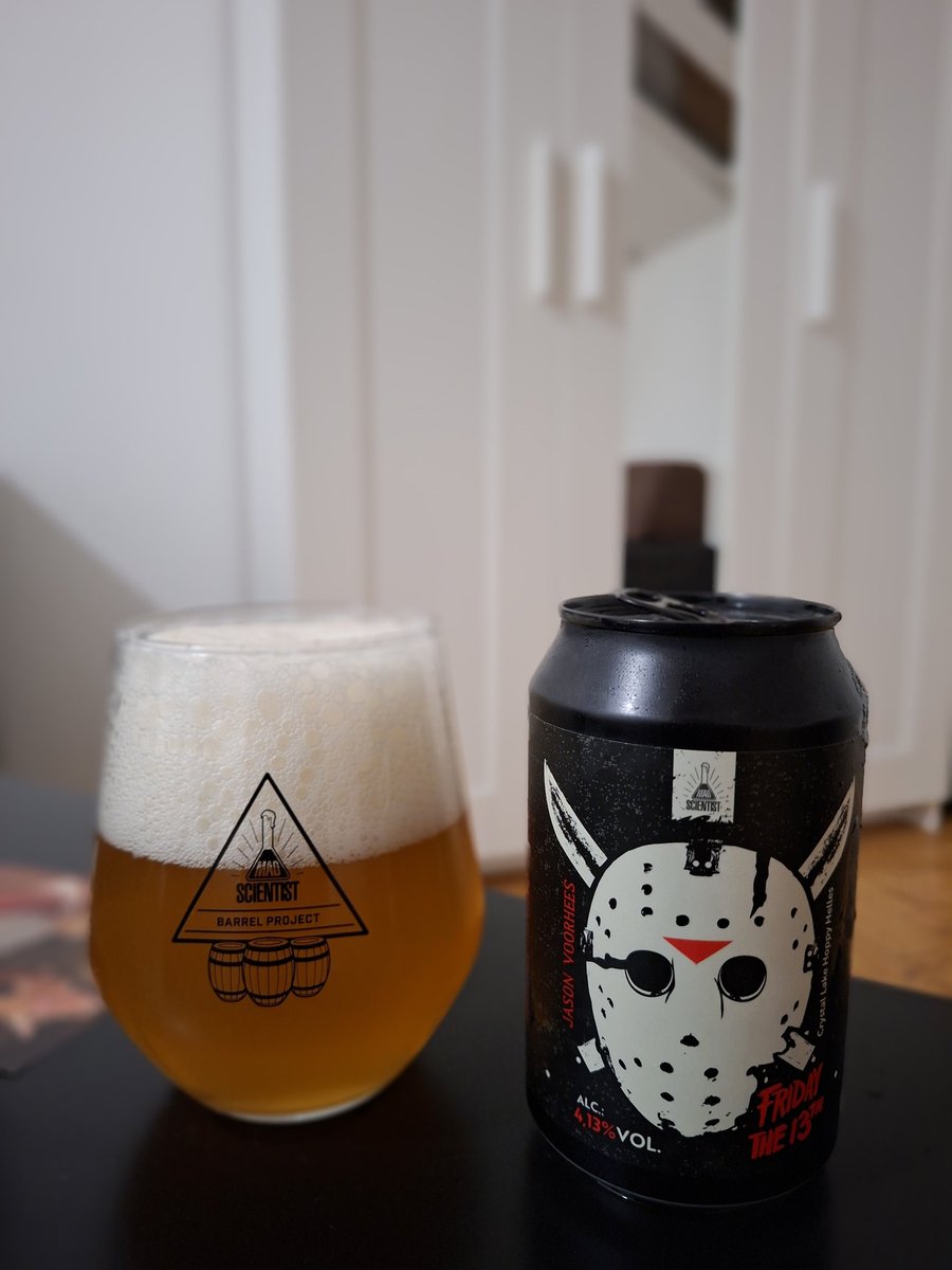 Jason vs. Freddy. After yesterday's encounter with Freddy I was very hopeful for Jason. A very nice helles beer, with a different twist. Honestly not as good as Freddy, and a bit lighter. But a very nice, light refreshing beer nonetheless.

ABV 4,13%

#CraftBeer #beer #cheers