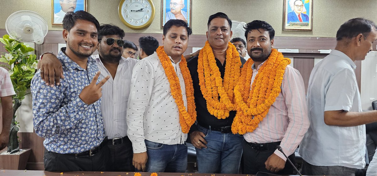 सभी सदस्यों के सर्वसम्मति/सहमति से नई कार्यकारिणी का गठन सम्पन्न हुआ.
अध्यक्ष- <a href="/amit_mahrajganj/">amit tripathi</a>
उपाध्यक्ष <a href="/ShaturnjayS/">Shaturnjay Singh</a>
महामंत्री <a href="/1AshishSony/">Ashish Sony</a>
कोषाध्यक्ष अभिषेक श्रीवास्तव 
संगठन मंत्री Brijesh Gupta
संयुक्त मंत्री Anuj Shukla 
सभी को ढेर सारी बधाई एवं शुभकामनाएं💐