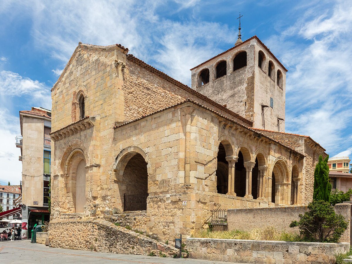 HectorBraojos's tweet image. ⛪️ #Iglesia de San Clemente en #Segovia, Castilla y León. Extraordinario templo católico de estilo #románico, construido en pleno siglo XVII, alargando sus reformas y añadidos hasta el XVIII.