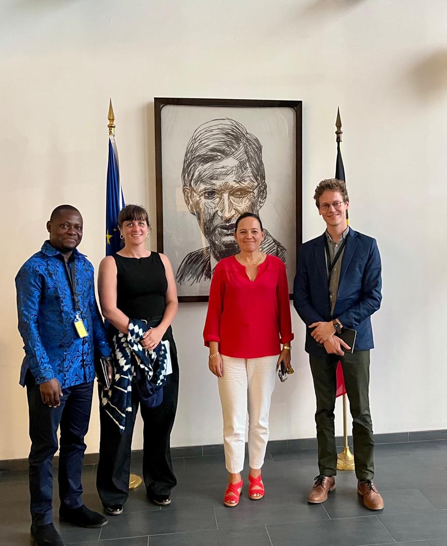 BelgiqueRDCongo's tweet image. Riche échange avec le Directeur international de l’ONG 11.11.11 sur l’appui à la société civile, aux défenseurs des droits humains, et à l’espace démocratique en #RDC. CNCD-11.11.11 rassemble des ONGs 🇨🇩 et 🇧🇪 qui œuvrent à la gouvernance inclusive et au développement durable✅