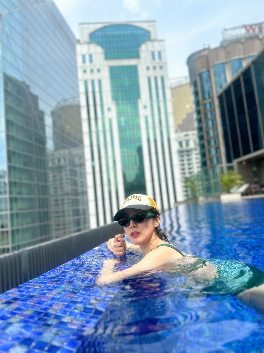 krungy21's tweet image. Tourist Dara in #KualaLumpur #Malaysia 🇲🇾 relax relax before waterbomb Busan!