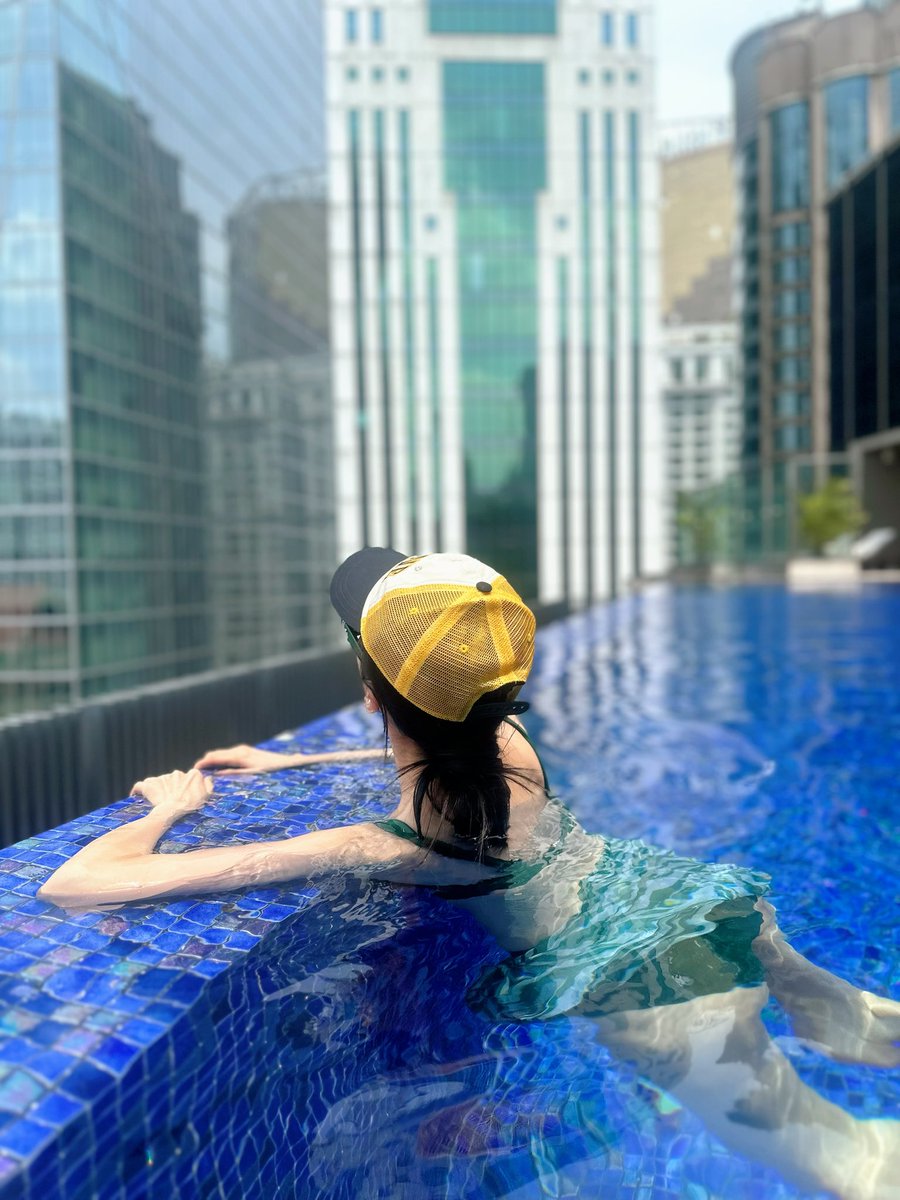 krungy21's tweet image. Tourist Dara in #KualaLumpur #Malaysia 🇲🇾 relax relax before waterbomb Busan!