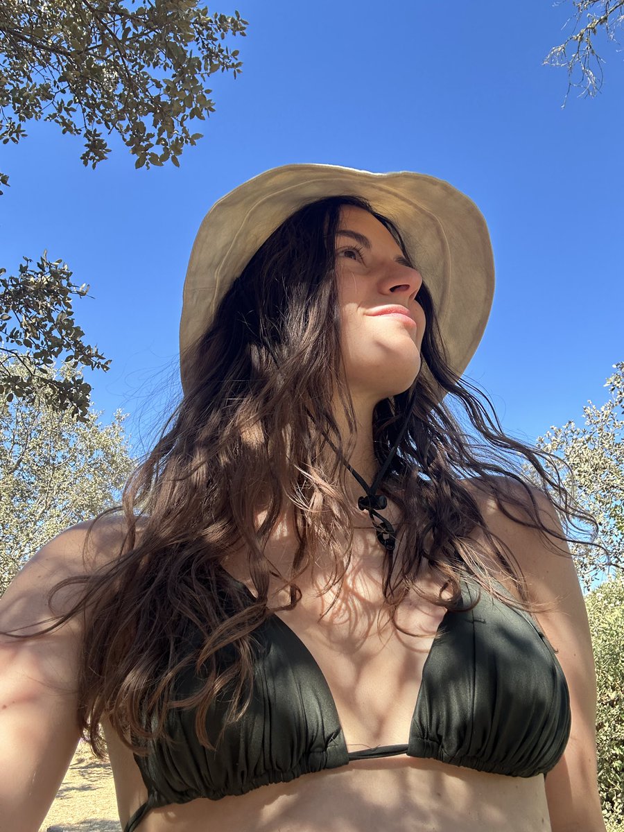 Laurastacksats's tweet image. 10 days offline. What did I miss?