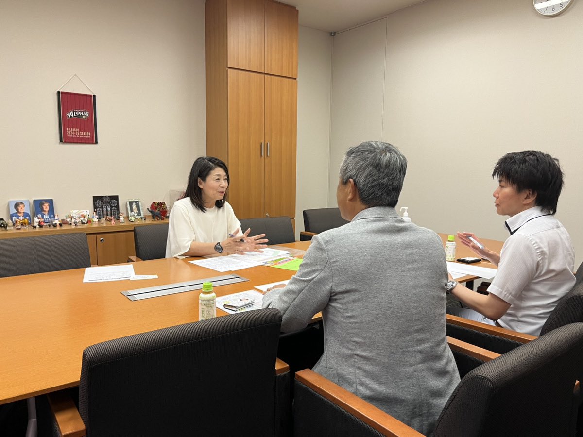 takeuchi_cdp's tweet image. 衆議院議員会館で、又地元北越谷の事務所でそれぞれ建設埼玉さんから、建設国保の育成・強化を求める要請書、インボイス制度の見直しを求める要請書を受けとり、現場の声をお聞きしました。
建設従事者の健康や小規模事業者の経済活動を支えるために可能な働きかけを行なっていきたいと思います。