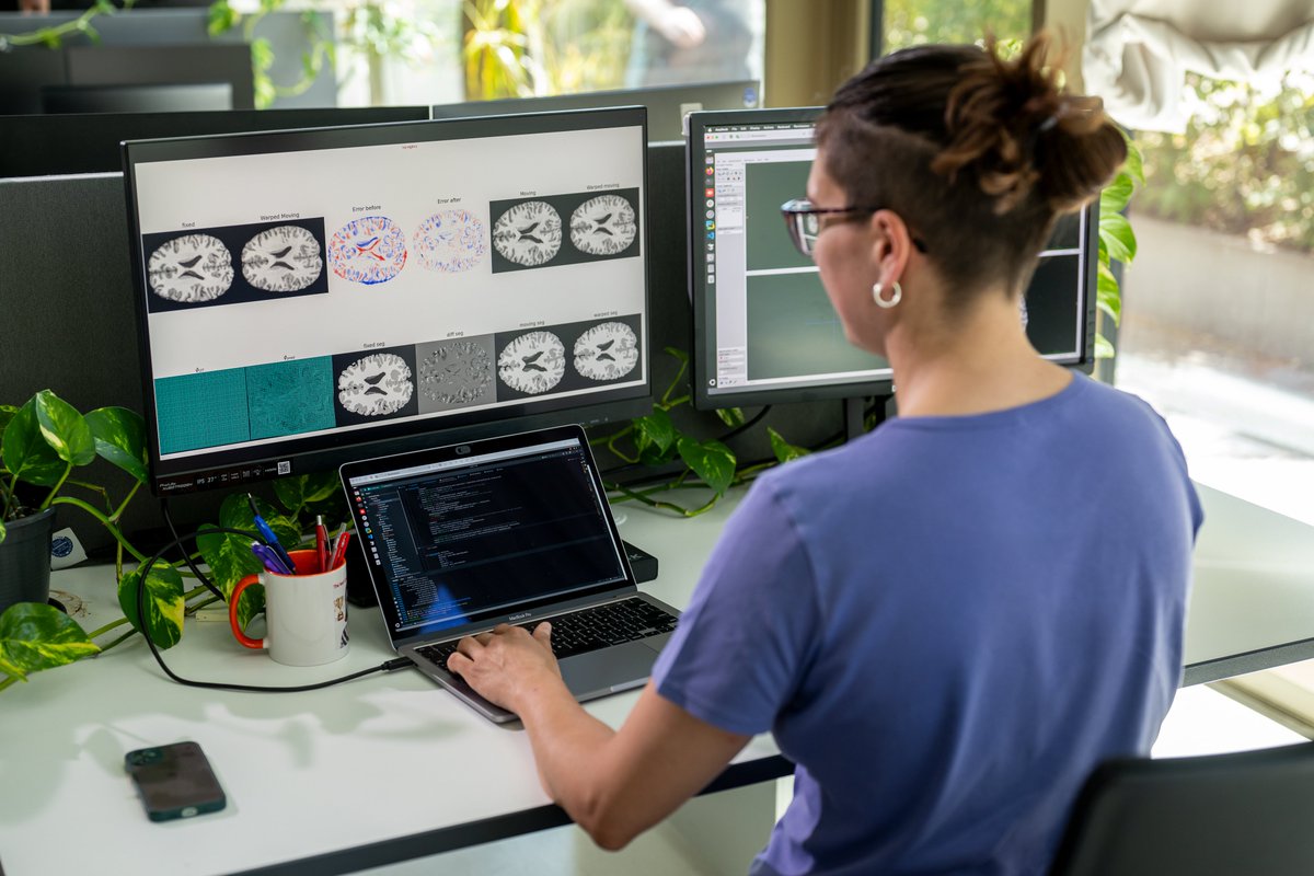 TU_Muenchen's tweet image. As part of Daniel Rückert&apos;s team, our #PhDcandidate Vasiliki Sideri-Lampretsa uses #AI and high-performance #computing to analyze MRI &amp;amp; CT scans, tracking lung movement and detecting #diseasepatterns: go.tum.de/395577 

#clinicalpractice 

📷A.Eckert