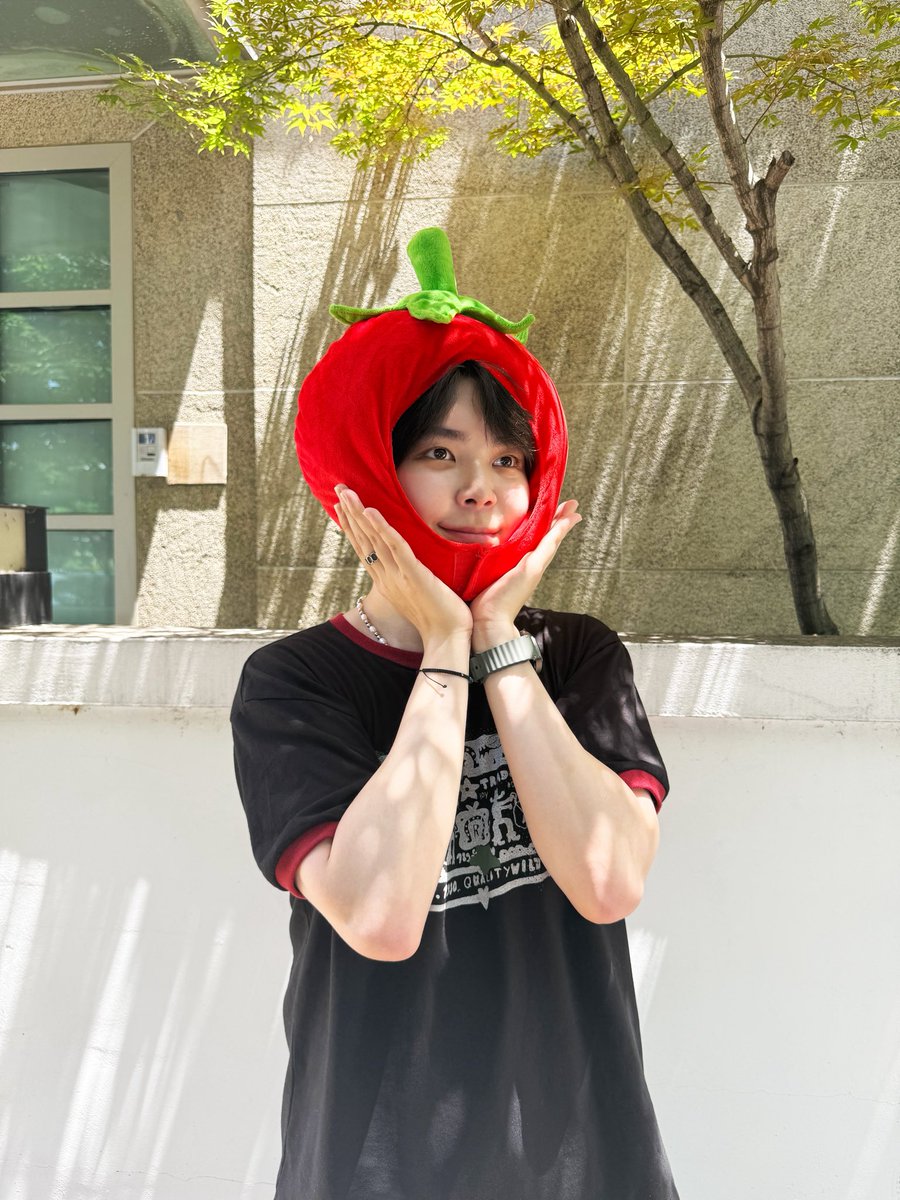 the_verivery's tweet image. [📸]
#연호의_야외라이브

베러 없는 하루는
상상하기조차 싫은 걸💕

#베리베리 #VERIVERY #VRVR
#연호 #YEONHO