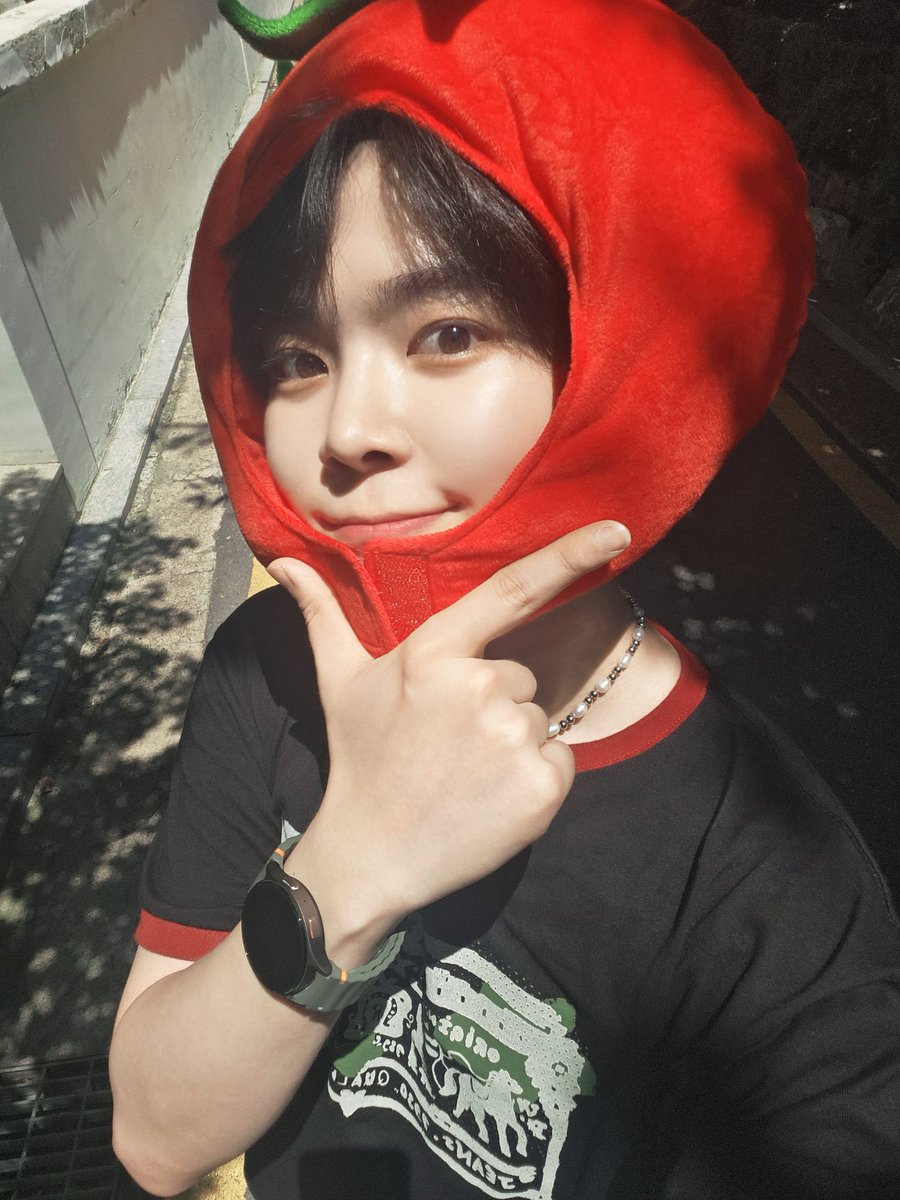 the_verivery's tweet image. [📸]
#연호의_야외라이브

베러 없는 하루는
상상하기조차 싫은 걸💕

#베리베리 #VERIVERY #VRVR
#연호 #YEONHO