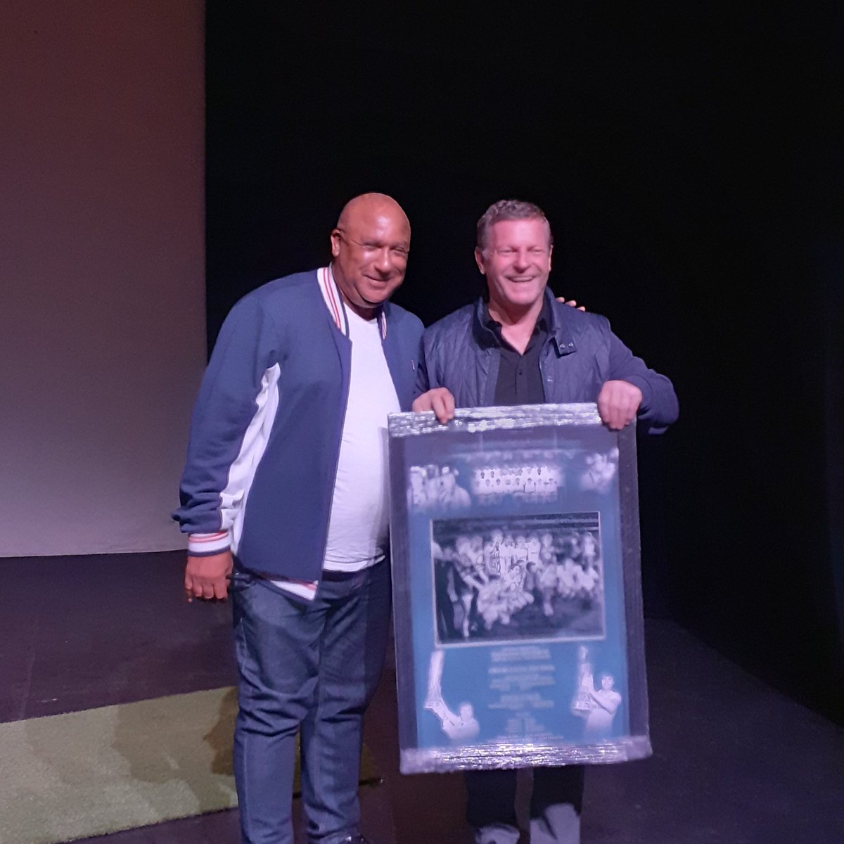 BruisedSky's tweet image. First class evening last night at The Ghost of White Hart Lane @jacksons_lane - the performance supported the brilliant charity @Legend_on_Bench with a post show auction @1MickyHazard @TheMartinMurphy @robawhite Thanks to all attended, bid and walked away winners! A fab night!