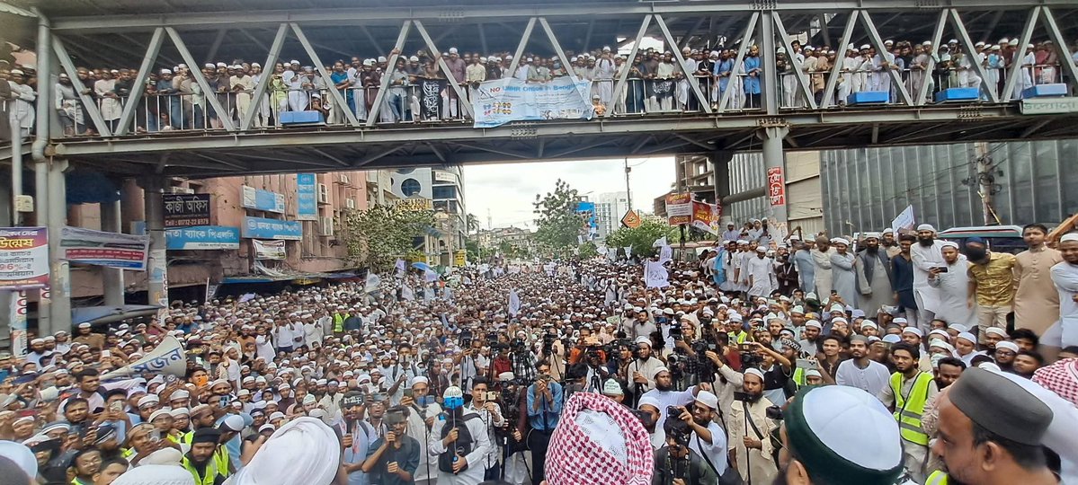 AsifMuhammadBD's tweet image. Muslims across Bangladesh are rising up against the UN Human Rights Commission, calling it a hypocritical farce. In massive rallies, they chant: ‘When Gaza bleeds, where are human rights?’ and mock the UN with slogan ‘Fake, fake!’
Placards read: ‘UN, you are not welcome here.’