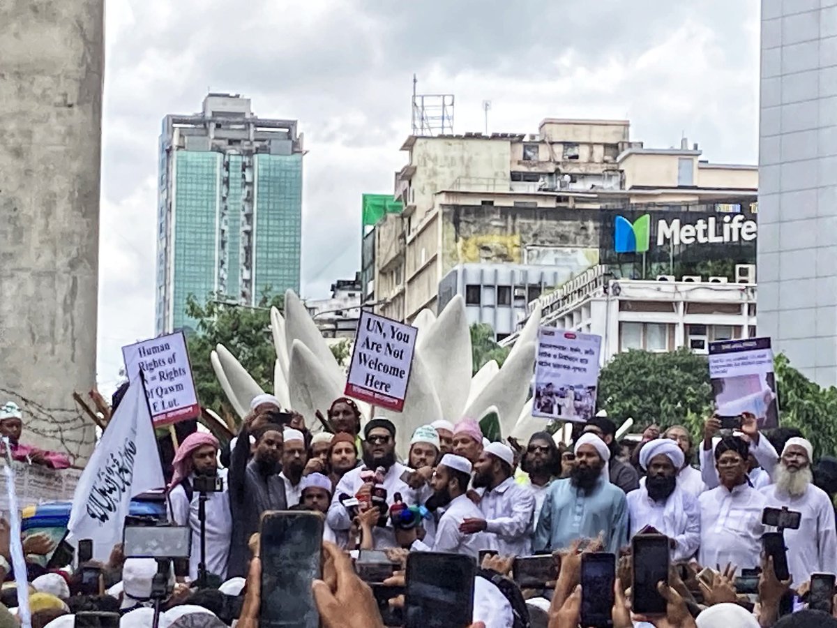 AsifMuhammadBD's tweet image. Muslims across Bangladesh are rising up against the UN Human Rights Commission, calling it a hypocritical farce. In massive rallies, they chant: ‘When Gaza bleeds, where are human rights?’ and mock the UN with slogan ‘Fake, fake!’
Placards read: ‘UN, you are not welcome here.’