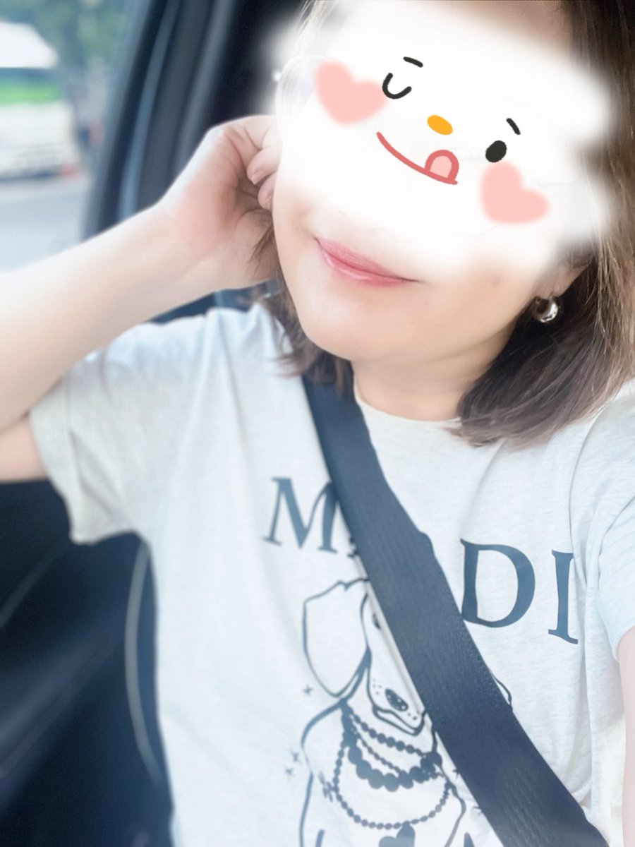 mewmew_meeowwww's tweet image. จะไปกินไอติมที่ทรงวาด พบว่า นทท ทะลักมาก ลานจอดเต็มทุกลาน รถติดมาก กลับบ้านๆ