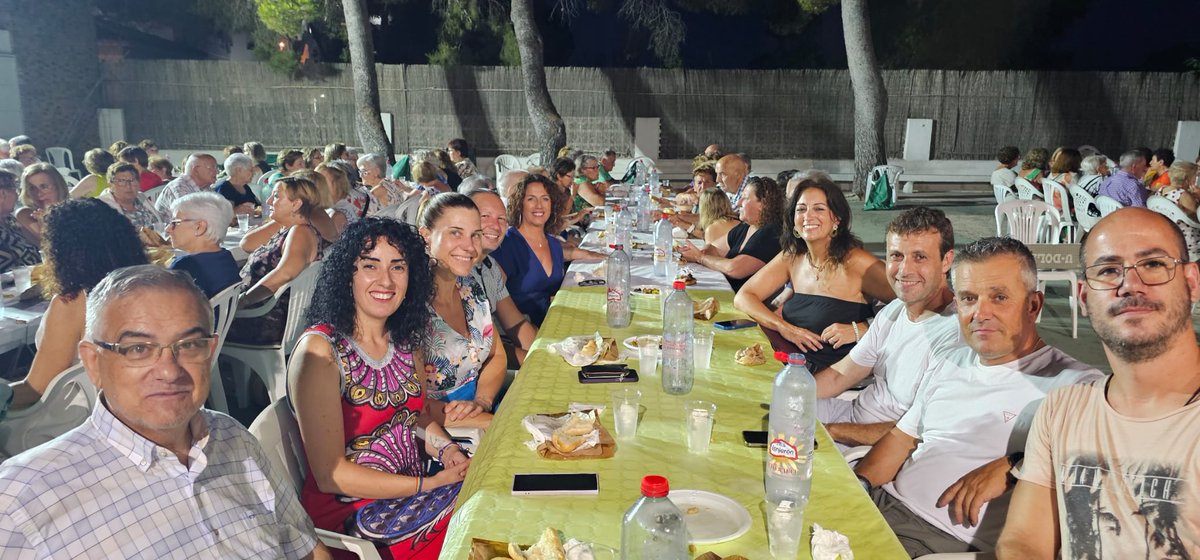 En Tavernes de la Valldigna han celebrado la #cenadelhambre, para ayudar a personas empobrecidas. Gracias a la alcaldesa y a los ediles por su apoyo, y  todos los que han colaborado. 💙