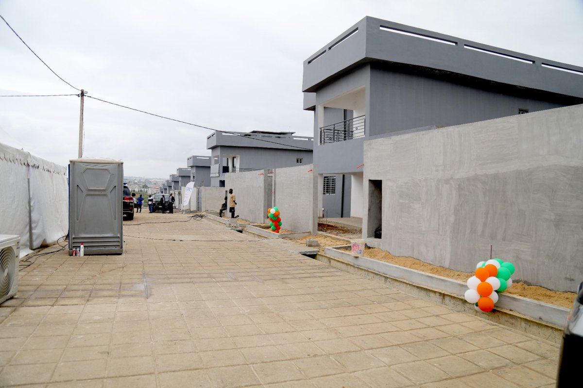 MCLU (@mclu_gouv) on Twitter photo LOGEMENTS : 
LE PREMIER MINISTRE INAUGURE LA PREMIÈRE CITÉ PRÉFECTORALE
Le Premier Ministre, <a href="/DrBeugreMambe/">Dr Beugré Mambé</a>, a présidé, hier jeudi 24 juillet 2025, la cérémonie d’inauguration de la première cité préfectorale à Bingerville, en présence de M. <a href="/Bruno_N_Kone/">Bruno Nabagné KONÉ</a>, Ministre de la LOGEMENTS : 
LE PREMIER MINISTRE INAUGURE LA PREMIÈRE CITÉ PRÉFECTORALE
Le Premier Ministre, <a href="/DrBeugreMambe/">Dr Beugré Mambé</a>, a présidé, hier jeudi 24 juillet 2025, la cérémonie d’inauguration de la première cité préfectorale à Bingerville, en présence de M. <a href="/Bruno_N_Kone/">Bruno Nabagné KONÉ</a>, Ministre de la