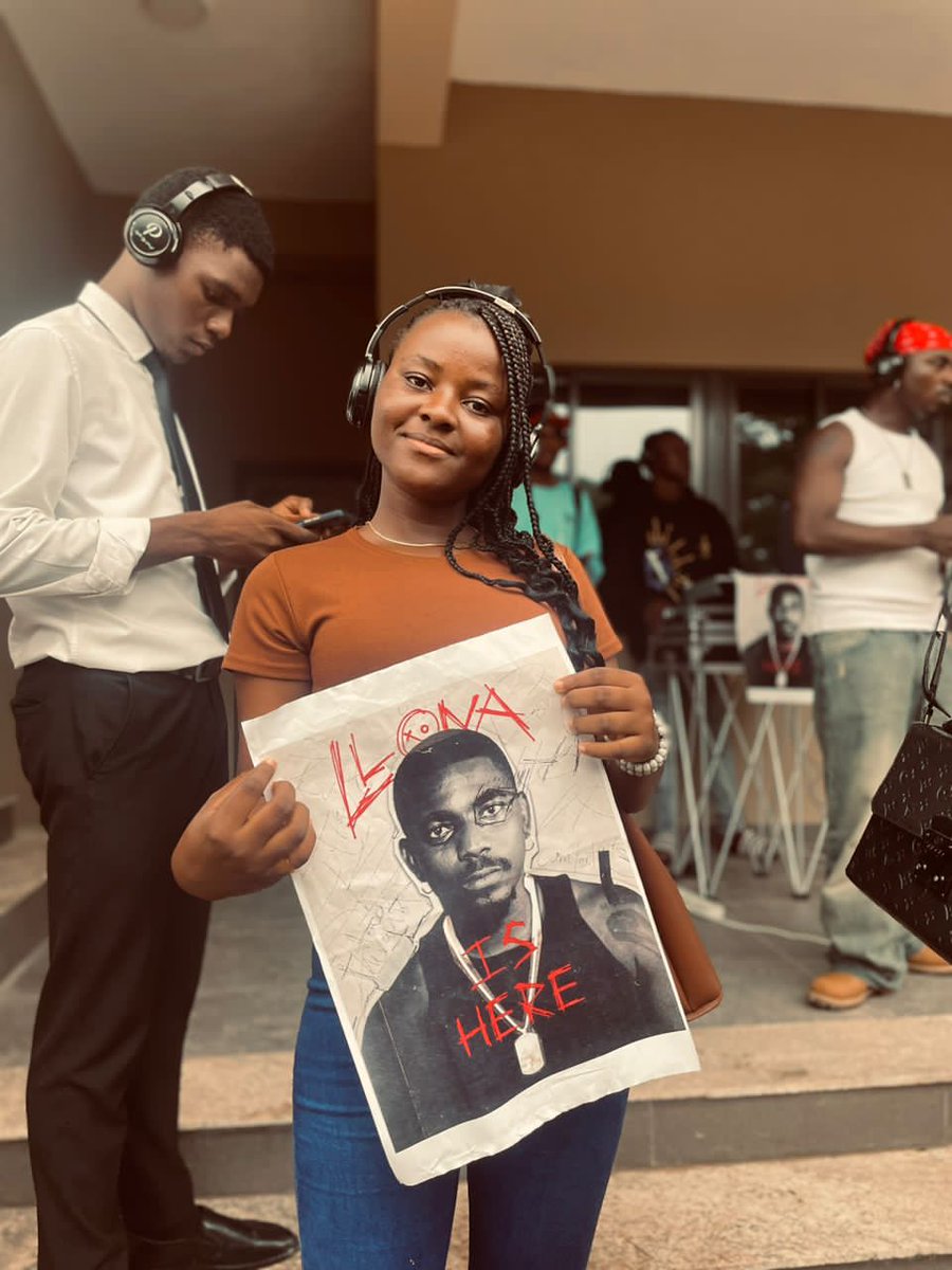 whoisayo07's tweet photo. I was there!!!
#HOMELESSALBUM https://t.co/NLRaM1NLZx