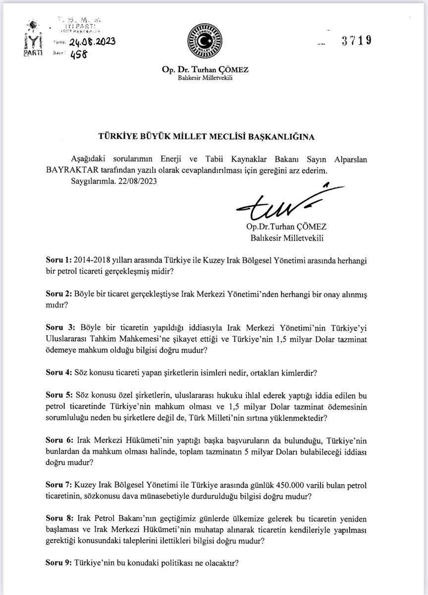 ComezTurhan's tweet photo. 📃Sorduğum sorulara cevap vermeseler de;
🇮🇶Irak Cumhuriyeti’nin Uluslararası Tahkim Mahkemesi’ne Türkiye aleyhine dava açtığını kabul ediyorlar.
👉İşin aslı şu;
🛢️Barzani himayesinde Irak’ın Kuzeyi ile petrol ticareti yaptılar,
✍️Tahkim Mahkemesi Türkiye’nin 1.5 milyar dolar ceza ödemesine hükmetti.
📃Buna benzer başka davalar da var.
💰Yani birilerinin kasaları Benjamin Franklin yeşili dolarlarla dolup taşarken,
🇹🇷Faturasını cep delik cepken delik vatandaşımız ödeyecek.
