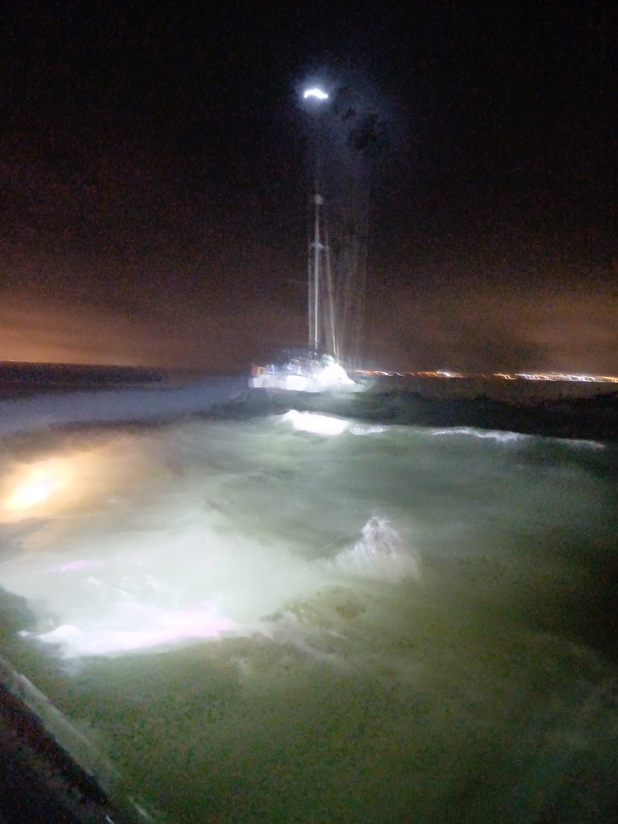 CruzRojaRMurcia's tweet image. Anoche se activó la #LSBuenaEsperanza para asistir a un velero al E de la #IslaPerdiguera #MarMenor
Velero fondeado con problemas, garreando a causa del mal tiempo.
@112rmurcia #plancopla
#salvamentomaritimo
#voluntariado
@salvamentogob
@CruzRojaEsp