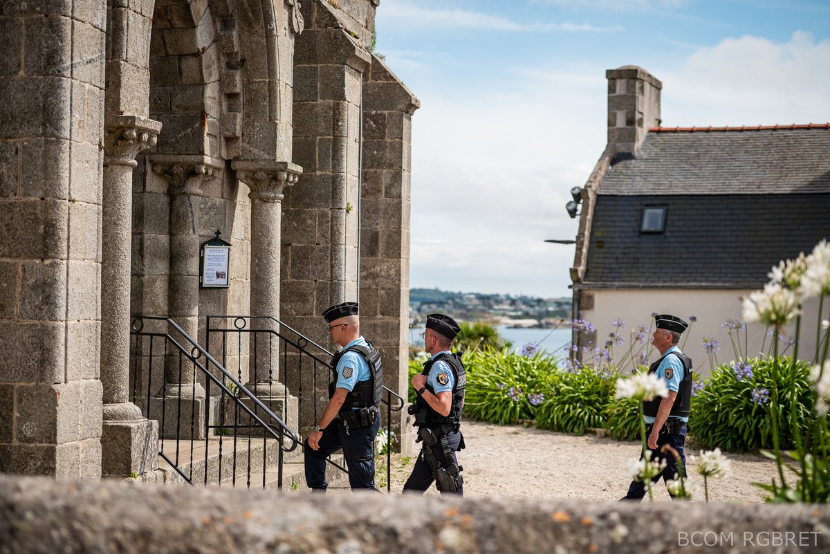 #Été ☀️ Cet été, des #gendarmes d'active et de réserve des Hauts-de-France renforcent les unités locales en #Bretagne dans le cadre du Dispositif Estival de Protection des Populations. Bravo pour leur engagement ! 👏 #ÀVosCôtés
📸 BCOM BRET