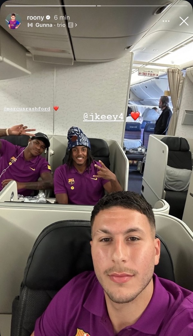 Roony with Rashford and Kounde on the flight to Japan.
