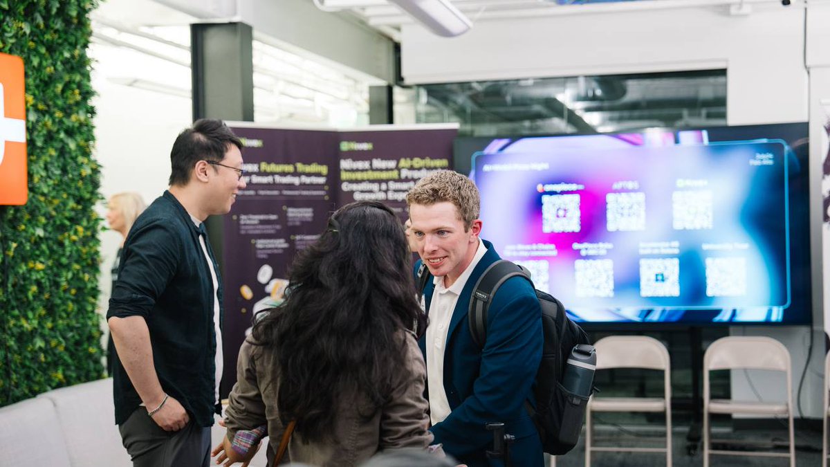 nx_Labs's tweet image. 🍕 What a vibe! Pizza, panels, and passionate people — exactly the kind of energy we love.
🤝 We enjoyed the perfect mix of fun and focus at Slices & Chains — from deep AI + Web3 conversations, to spontaneous open mic pitches, and creative side chats over (very good) pizza. Yes,…