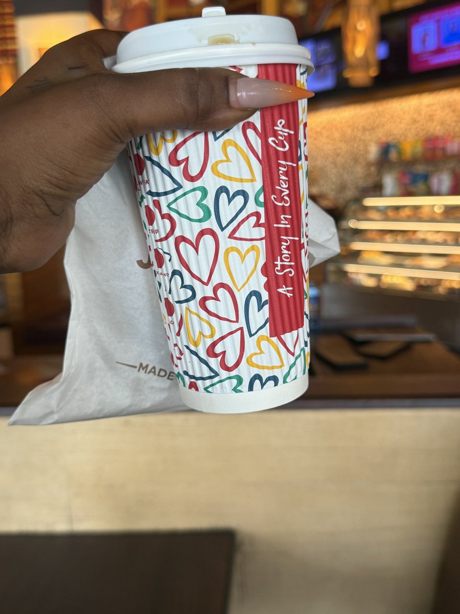 AishakhamisAli's tweet image. Quick breakfast before my floral masterclass💋
Ps:i am obsessed with this coffee