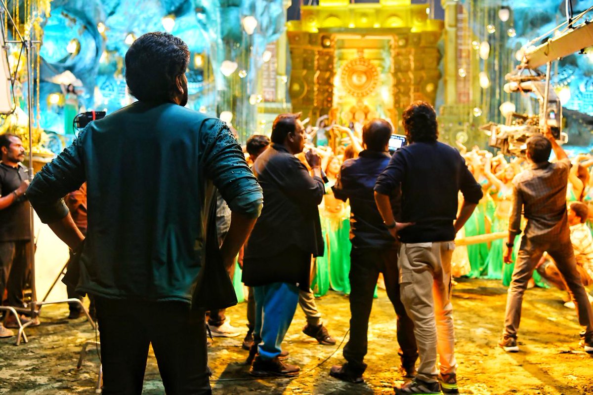 UV_Creations's tweet image. #Vishwambhara begins its last schedule with an electrifying dance number ❤‍🔥

MEGASTAR @KChiruTweets&apos;s style and grace unleashed under the choreography of @Acharya1Ganesh Master for the mass beats by #BheemsCeciroleo 🔥

An absolute treat awaits the audience 💥💥

MEGA MASS…