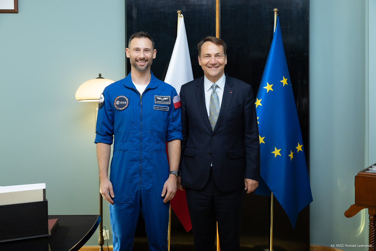 Ministry of Foreign Affairs 🇵🇱 (@polandmfa) on Twitter photo Deputy PM, FM <a href="/sikorskiradek/">Radosław Sikorski 🇵🇱🇪🇺</a> hosted in MFA 🚀 <a href="/astro_slawosz/">Sławosz Uznański-Wiśniewski</a> and <a href="/AK_Wisniewska/">Aleksandra Uznańska-Wiśniewska</a>. Promoting 🇵🇱 in space is a real thing!
After the meeting, the FM introduced the couple to SACEUR head gen. A. Grynkewich, who wished <a href="/astro_slawosz/">Sławosz Uznański-Wiśniewski</a> more successful flights. Deputy PM, FM <a href="/sikorskiradek/">Radosław Sikorski 🇵🇱🇪🇺</a> hosted in MFA 🚀 <a href="/astro_slawosz/">Sławosz Uznański-Wiśniewski</a> and <a href="/AK_Wisniewska/">Aleksandra Uznańska-Wiśniewska</a>. Promoting 🇵🇱 in space is a real thing!
After the meeting, the FM introduced the couple to SACEUR head gen. A. Grynkewich, who wished <a href="/astro_slawosz/">Sławosz Uznański-Wiśniewski</a> more successful flights.