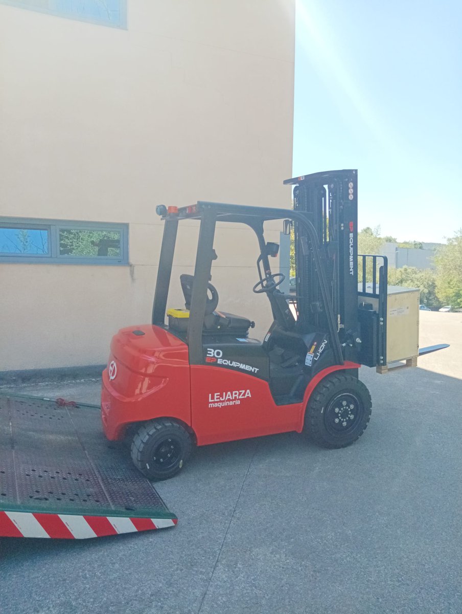 Nuevas entregas,
#carretillaselevadoras
#electrica #batería #litio 
EFL303 de 3.0 tm de capacidad.
#lejarzamaquinaria 
#epequipment 
#solucionesenmarcha