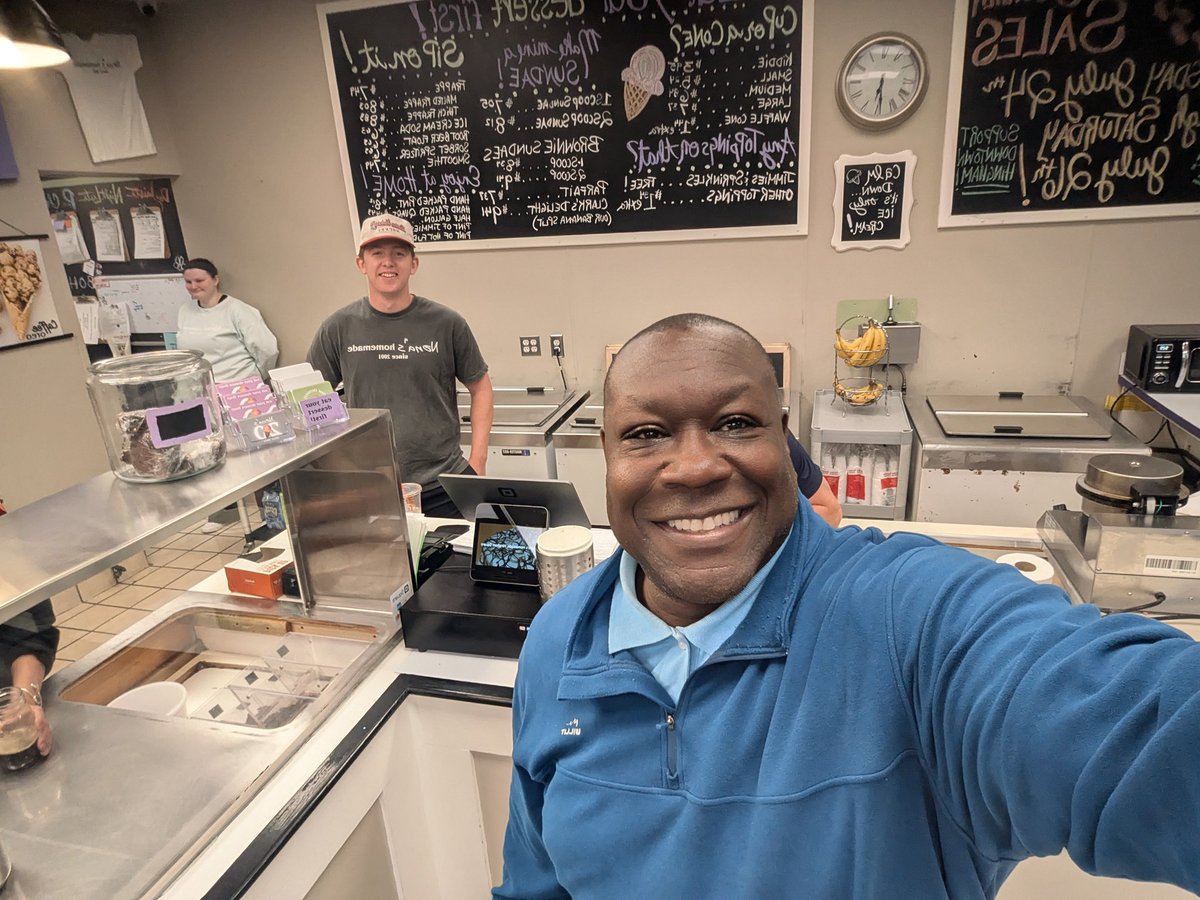 LevanReid's tweet image. Here we go and we are beating the heat at Nona's Homemade Ice Cream in Hingham. Join us as we make ice cream and hang out with the Donahue Family. #WBZ #Nonashomemadeicecream