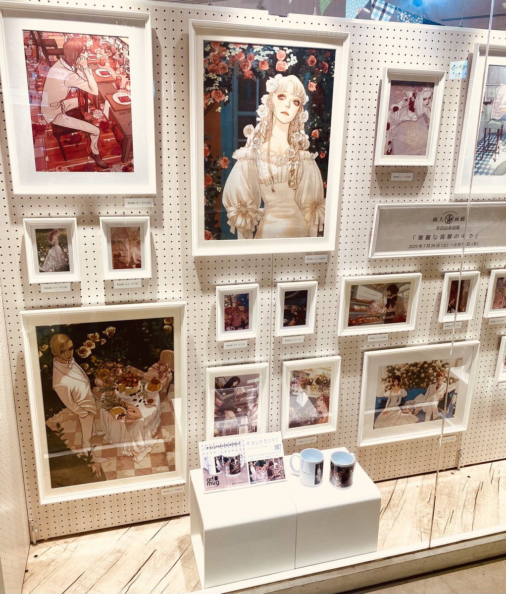 tadayumi's tweet image. 明日から阪急三番街のカワチ画材様にて展示を行います。今日伺ったらすでに作品を掛けて頂いてました。ぜひ通りすがりにご覧になってください。キディランドの向かいです。作品は額装付サイン入りで販売しております。
多田由美個展「華麗な背景の中で」
7/26(土)〜8/14(木)
阪急三番街のカワチ画材