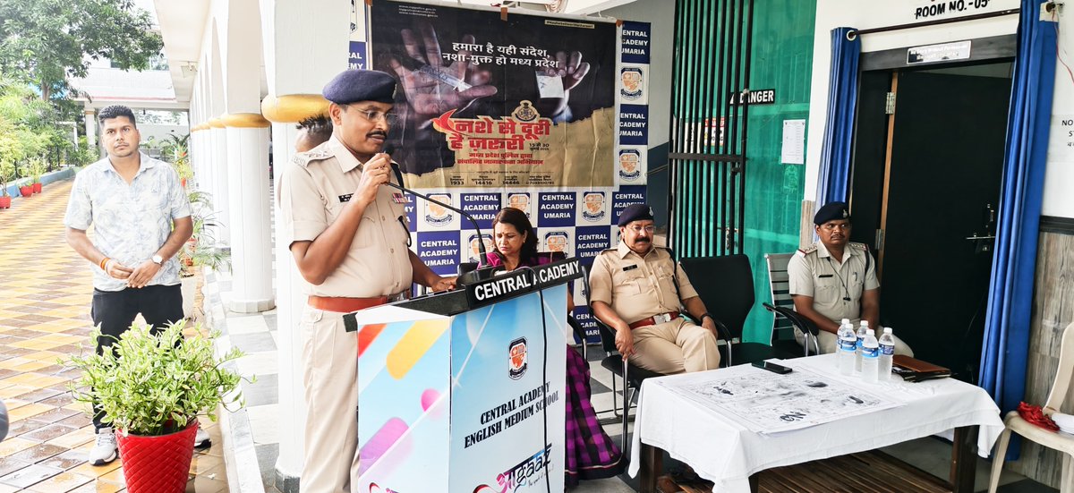 Umaria_SP's tweet image. "नशे से दूरी,है जरूरी" अभियान के तहत अति. पुलिस अधीक्षक उमरिया श्री सीताराम की उपस्थिति में सेंट्रल अकेडमी स्कूल उमरिया में नशा मुक्ति जागरूकता कार्यक्रम का आयोजन #नशे_से_दूरी_है_जरूरी
#SayNoToDrugs
#nashamuktmp
@DGP_MP
@ianuragIPS
@MPPoliceDeptt
@mohdept