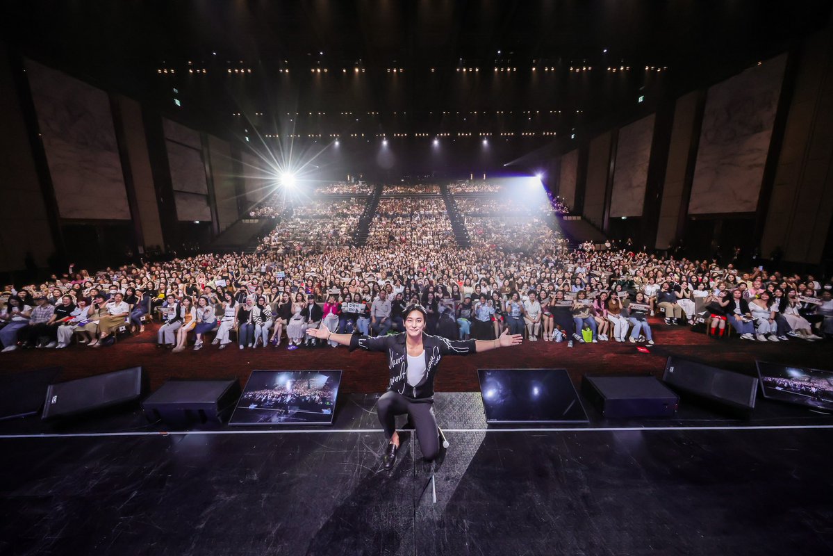 LookAround_TH's tweet image. หล่อ แรร์แบบไม่มีใครแทนได้! “จูจีฮุน” เปิดมุมขี้เล่น สายเปย์ใจดี เซอร์วิสฉ่ำ! “2025 &lt;JU JI HOON Asia Tour Fanmeeting 'JUNIVERSE' in BANGKOK&gt;" คุ้มค่าสมการรอคอย
🔗 อ่านต่อ facebook.com/share/p/1LEQmm…
#JUNIVERSEinBKK #2025JuJiHoonFMinBKK
#จูจีฮุน #JuJiHoon #주지훈
#GrandPrix