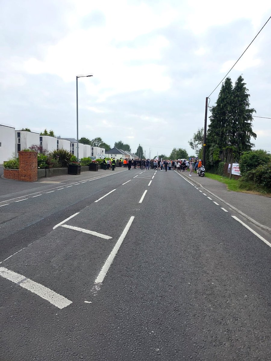 politicseu7's tweet image. Crowds of concerned citizens gather outside migrant hotel Chimney Corner to protest the continued illegal invasion of Northern Ireland 👊
The only place these unvetted illegals should be housed is a jail cell or the first return boat out
#EnoughIsEnough