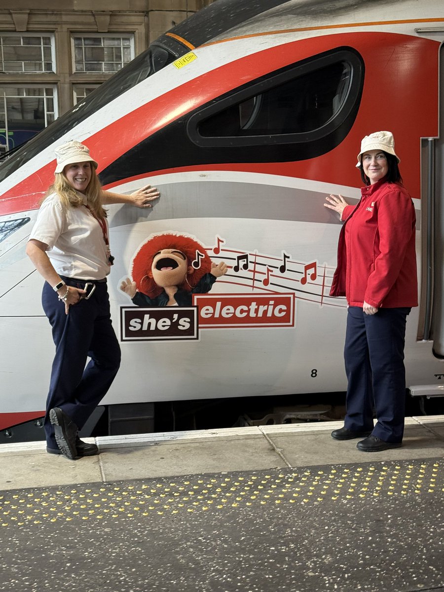 DavidHorne's tweet image. She&apos;s electric! Heading to @wembleystadium to see @oasis play their first London concert in 16 years? We&apos;re marking the occasion on today&apos;s 0900 Edinburgh Waverley-London King&apos;s Cross @LNER  service!