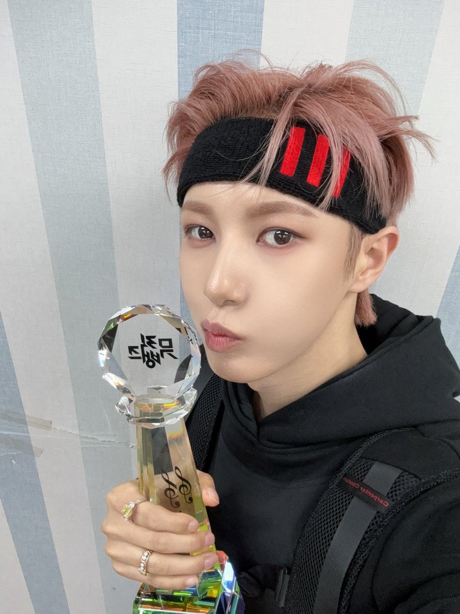 3r2j3's tweet image. 너무너무축하해.............

#BTTF1stWin