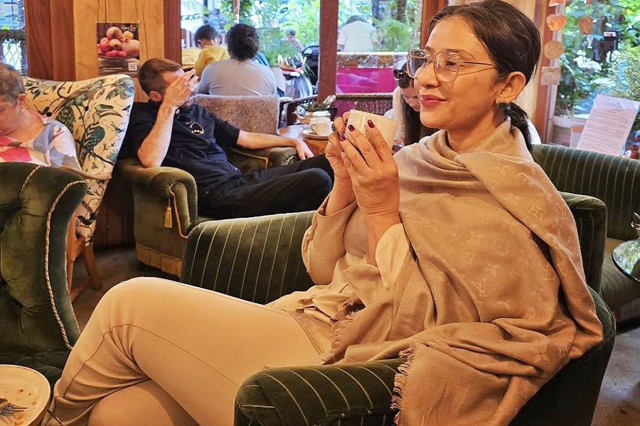 Oh Women (@oh_women) on Twitter photo Manisha Koirala finds monsoon bliss in chai and a slice of cake
ohwomen.in/post/manisha-kā¦
<a href="/mkoirala/">Manisha Koirala</a> <a href="/ABDanielleSmith/">Danielle Smith</a> <a href="/bhansali69/">Sanjay Leela Bhansali</a> #RainyDayVibes #MonsoonMagic #ChaiAndCake #CafeComfort #TeaTimeBliss #CozyVibes #RainyDayFeelsHonoraryDoctorate #UniversityOfBradford <a href="/OhWomen/">Women Can Do It All</a> Manisha Koirala finds monsoon bliss in chai and a slice of cake
ohwomen.in/post/manisha-kā¦
<a href="/mkoirala/">Manisha Koirala</a> <a href="/ABDanielleSmith/">Danielle Smith</a> <a href="/bhansali69/">Sanjay Leela Bhansali</a> #RainyDayVibes #MonsoonMagic #ChaiAndCake #CafeComfort #TeaTimeBliss #CozyVibes #RainyDayFeelsHonoraryDoctorate #UniversityOfBradford <a href="/OhWomen/">Women Can Do It All</a>