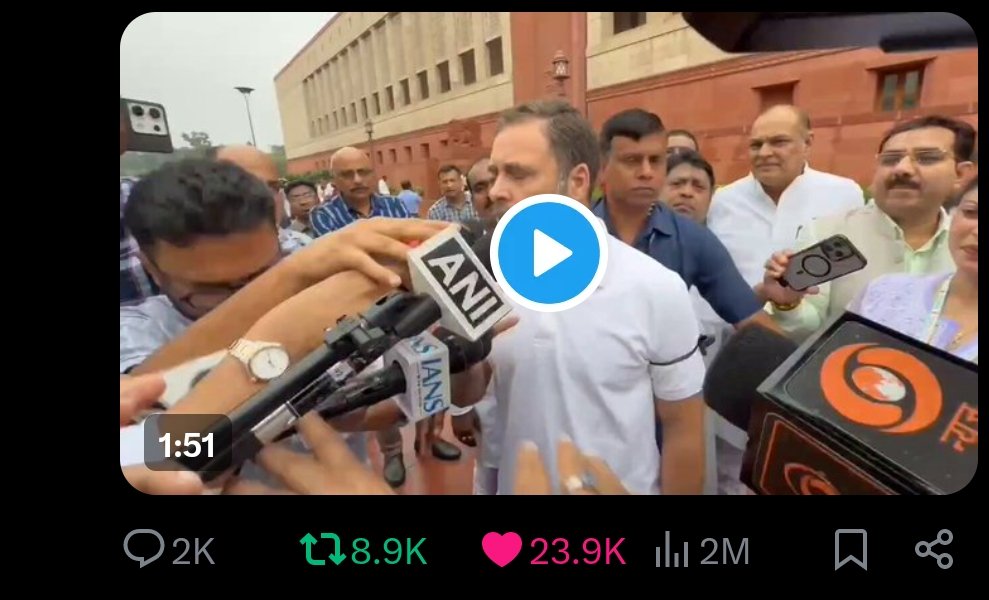 मोदी जी के 106 मिलियन फॉलोवर्स,
राहुल गांधी के सिर्फ 28 मिलियन…

फिर भी रीट्वीट में राहुल आगे हैं!

फर्क साफ़ है —
वहां प्रचार है, यहां विश्वास।
