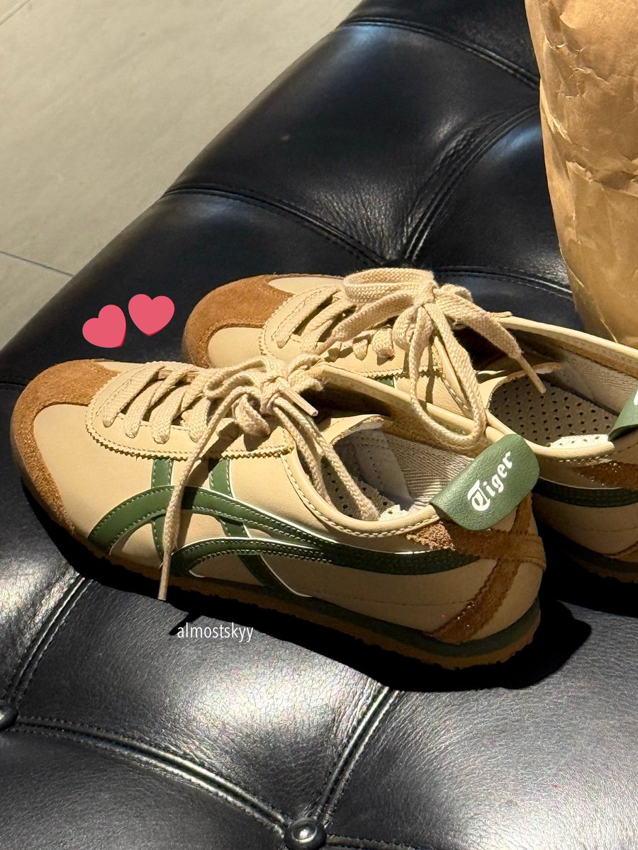 almostskyy's tweet image. น้องกวินเอารองเท้า (ที่บอกให้ใส่ไปเดินป่า) มาใส่แล้ว 🥹🫶🏻 เพิ่งให้ไปที่โอซาก้าเลย รวดเร็วมาก
ขอบคุณที่มาเป็นเรื่องราวดีๆ ของวันนี้นะ 💖🤟🏻@gawincaskey รอเชียร์สุดเสียงพรุ่งนี้
#GawinCaskey