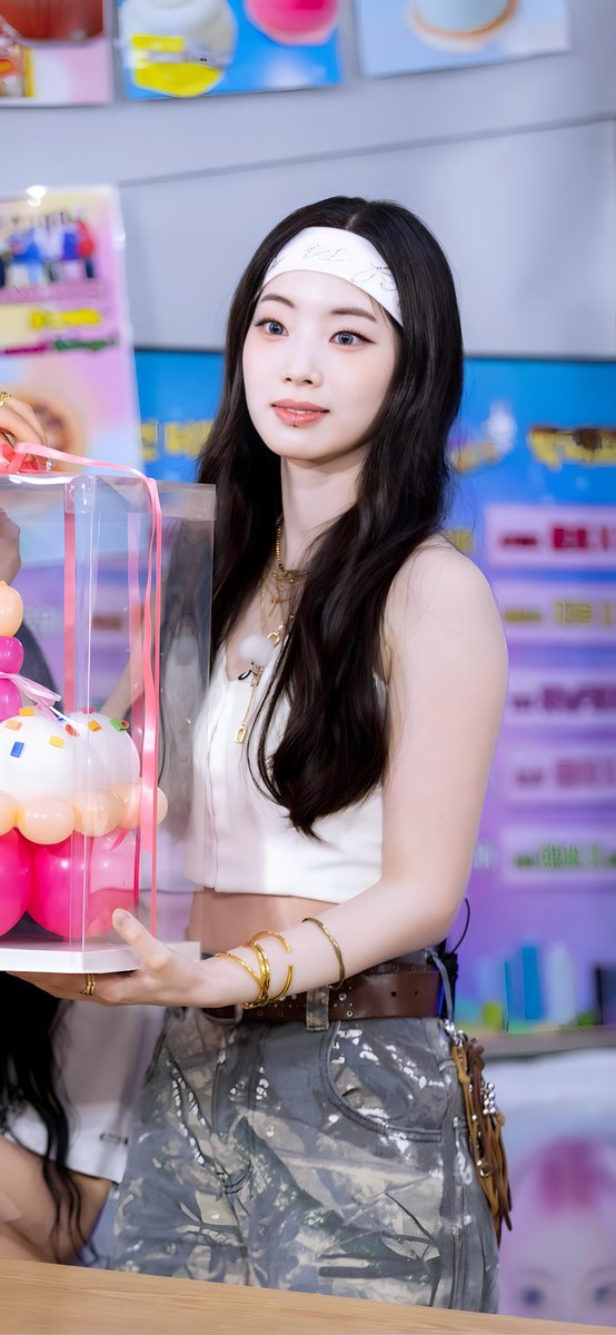 ForeverTwiceOT9's tweet image. Inkigayo-- Dahyun. Part 1
FULL SCREEN WALLPAPERS.
Go to my Google drive and download 60000 HD Twice photos for free.
drive.google.com/drive/folders/…
#TWICE #트와이스 #ONCE #원스 #OT9
#다현 #ダヒョン #DAHYUN #多賢