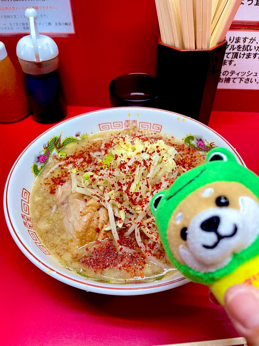 leoma4ma4's tweet image. 今日は酸性ストレートあててツルツルヘアにしてからお菓子屋さんで辛辛魚の辛口鬼安かったので大量購入して実家二郎へ🥰🍜 #二郎 #川崎二郎 #ブタ切れ #辛辛魚 #酸性ストレート #ぷく鯛 #カントリーマアム #暑すぎて辛い