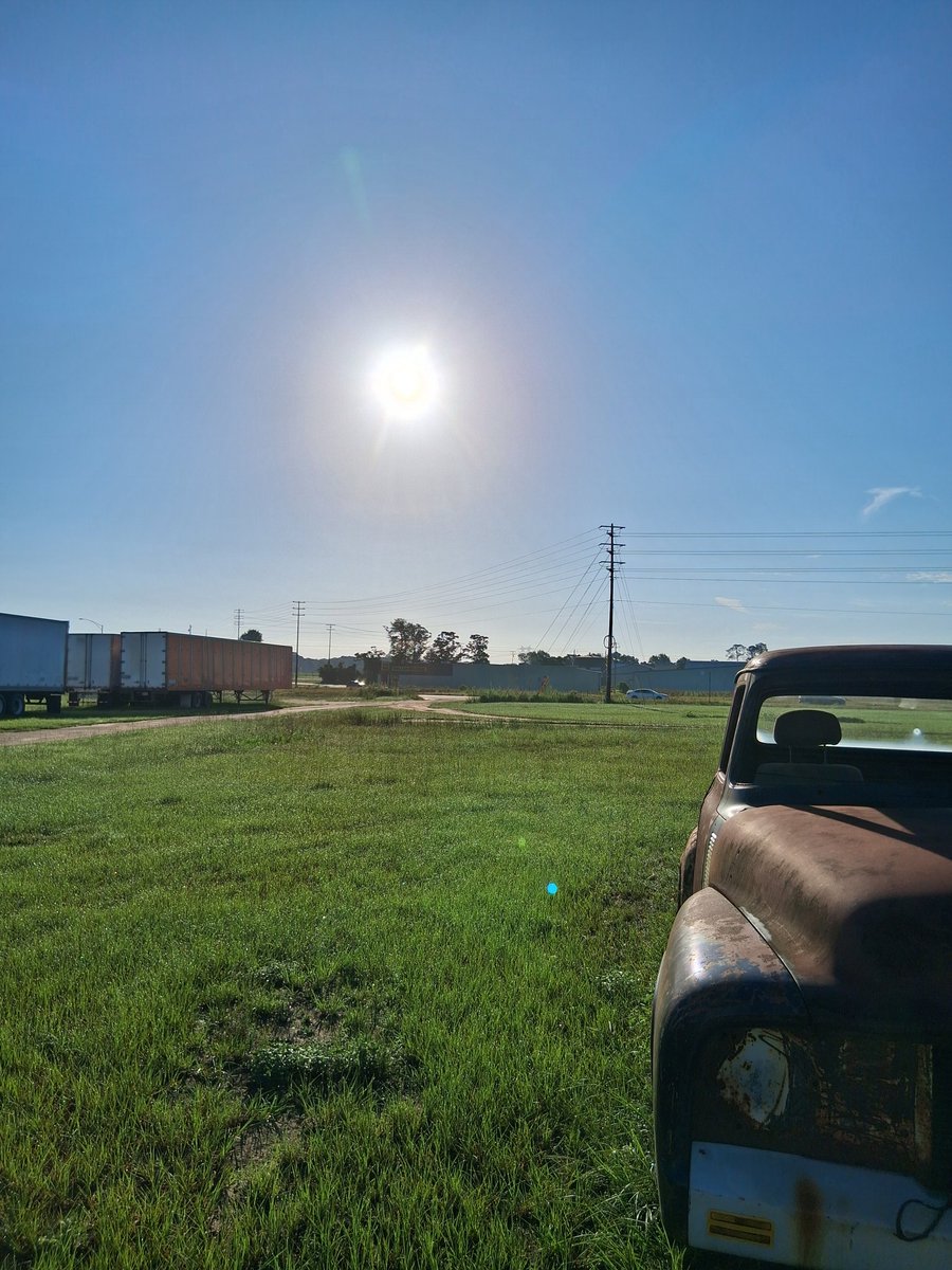 JusJae_79's tweet image. Country Mornings !! #sunrise #countrygirl #oldtrucks #photograghy