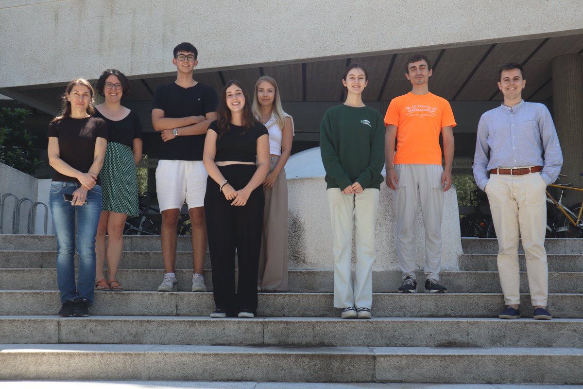 icmabCSIC's tweet image. 👋 Comiat a dos #JovesiCiència més, la Nadia i l'Eduard, que avui acaben la seva estada amb el grup #SSC. Juntament amb la Violeta (estada a #eMolMat), han presentat la feina d'aquests dies.
Gràcies Deyana, Tjasa, i Lluís, per un acompanyament fantàstic!